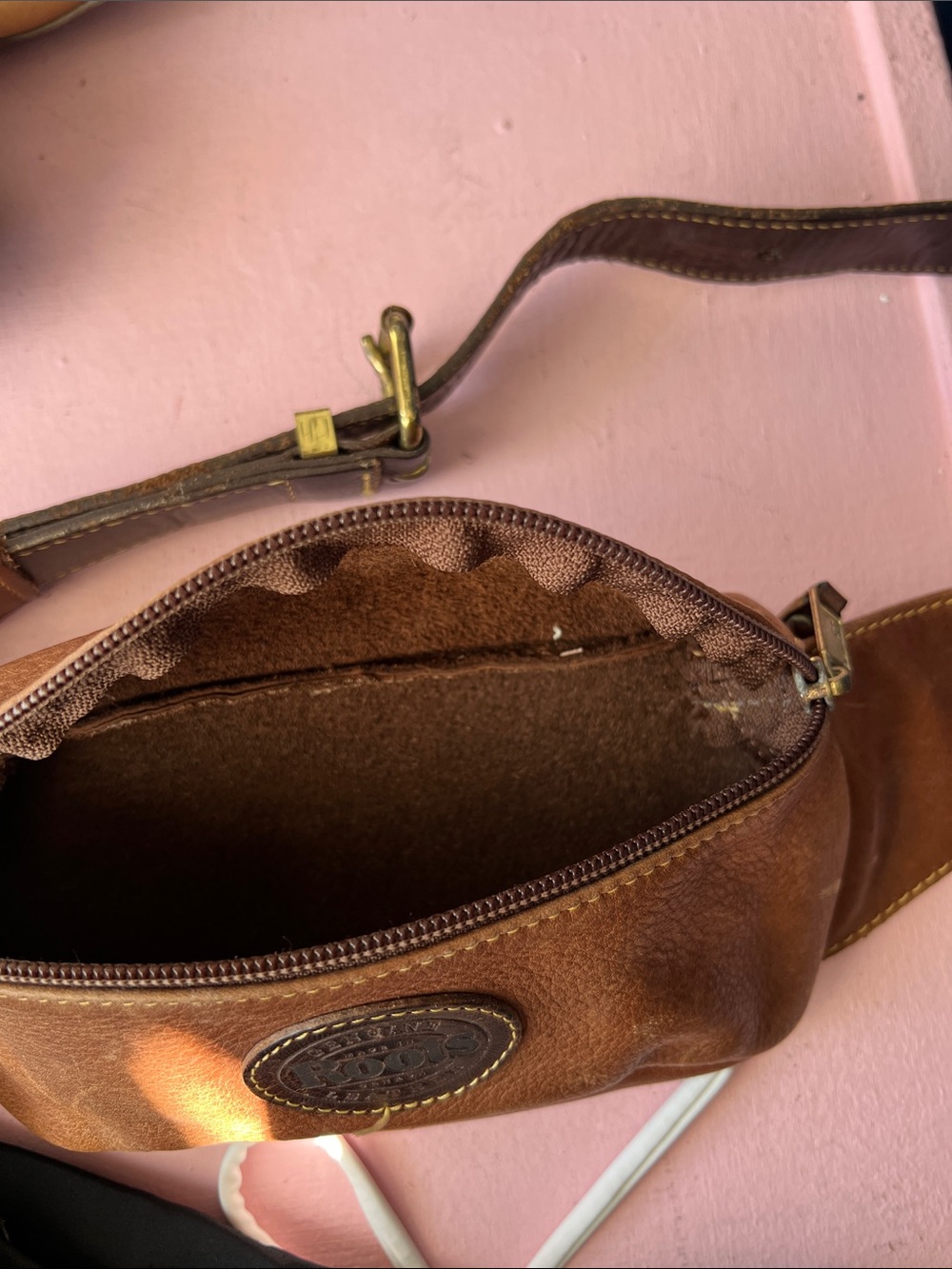 Roots Tan Leather Belt Bag well worn Roots zipper Fanny pack - Picture 7 of 7